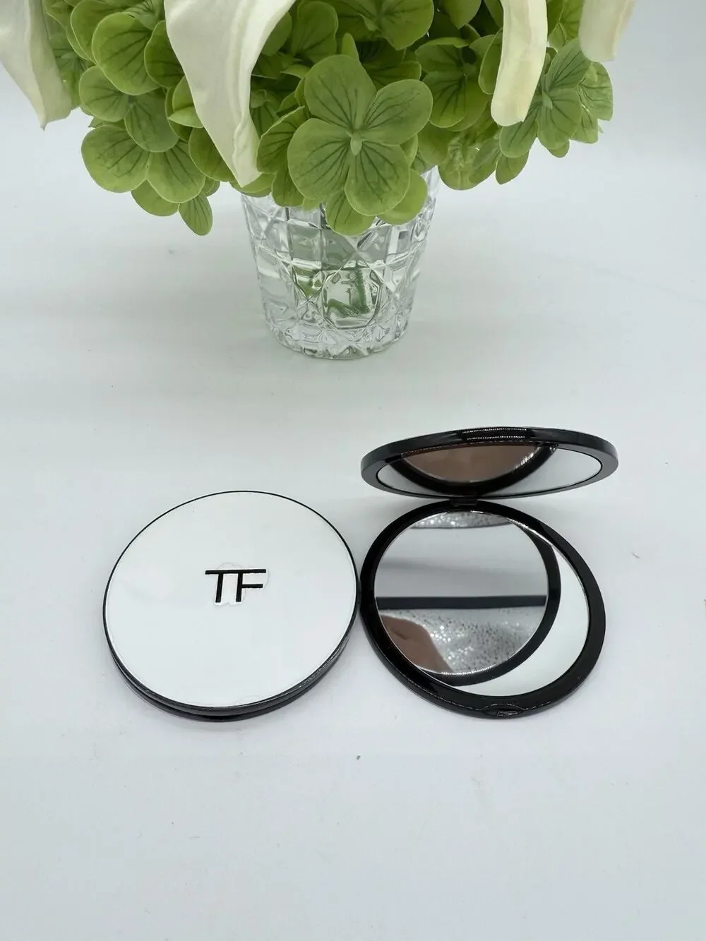 Tom Ford Dual Sides Compact Mirror Black / White 7cm * 0.7cm